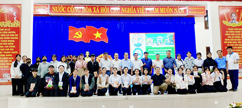 Các em rất vui và hào hứng với buổi chia sẻ và hướng nghiệp